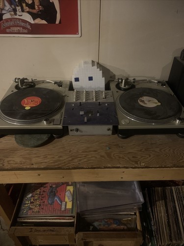 Technics SL-1200MK5 Set + Vestax PMC-05 Pro II Turntable DJ