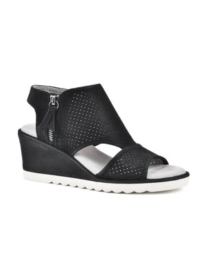 

CLIFFS BY WHITE MOUNTAIN Женские черные сандалии Abby с круглым носком на танкетке с ремешком на пятке, размер 6 м, Черный, ABBY C32581