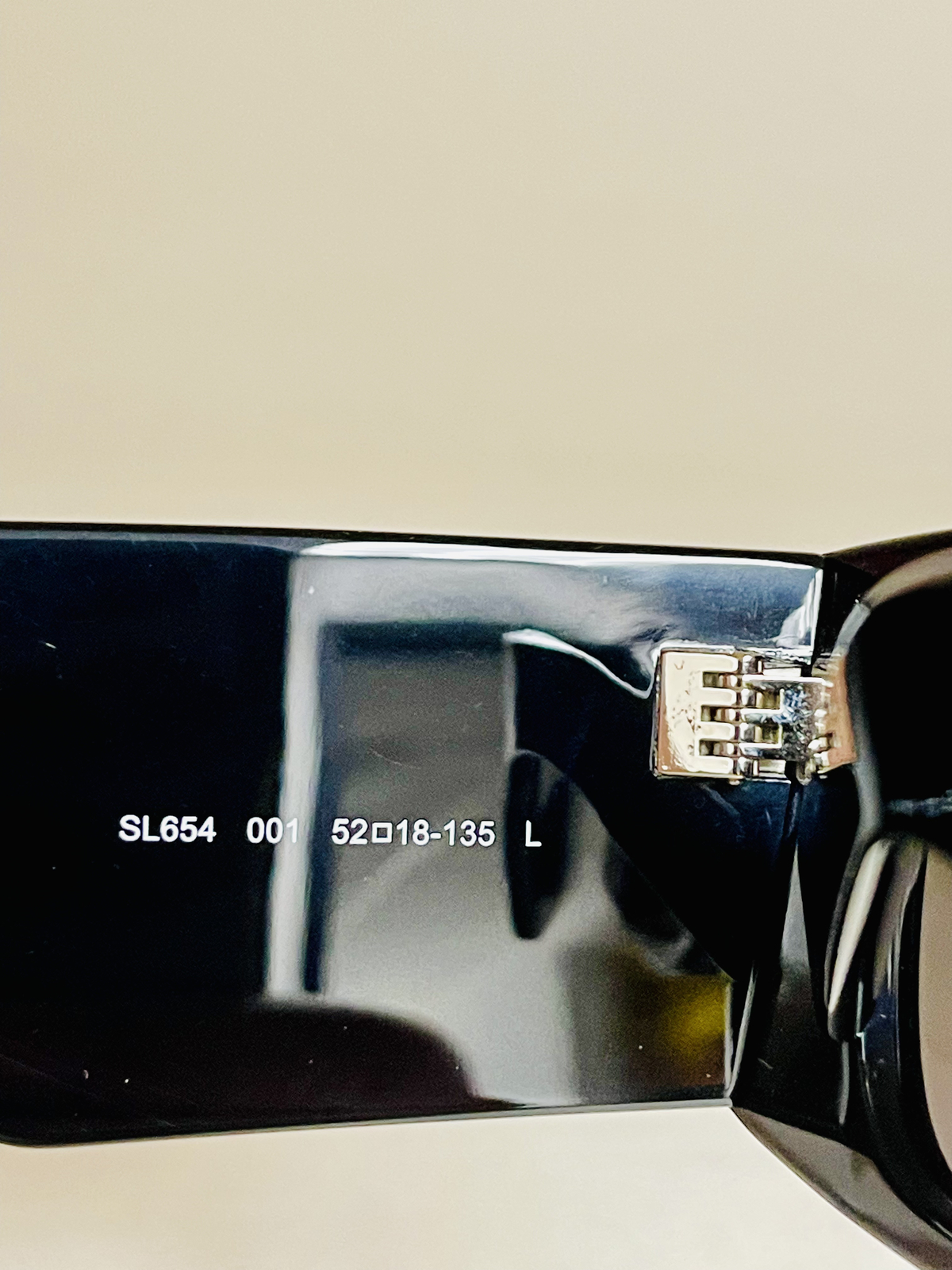 Pre-owned Saint Laurent Ysl Sl654 001 Black Unisex Chunky Bold Logo Rectangle Sunglass 654 In Gray