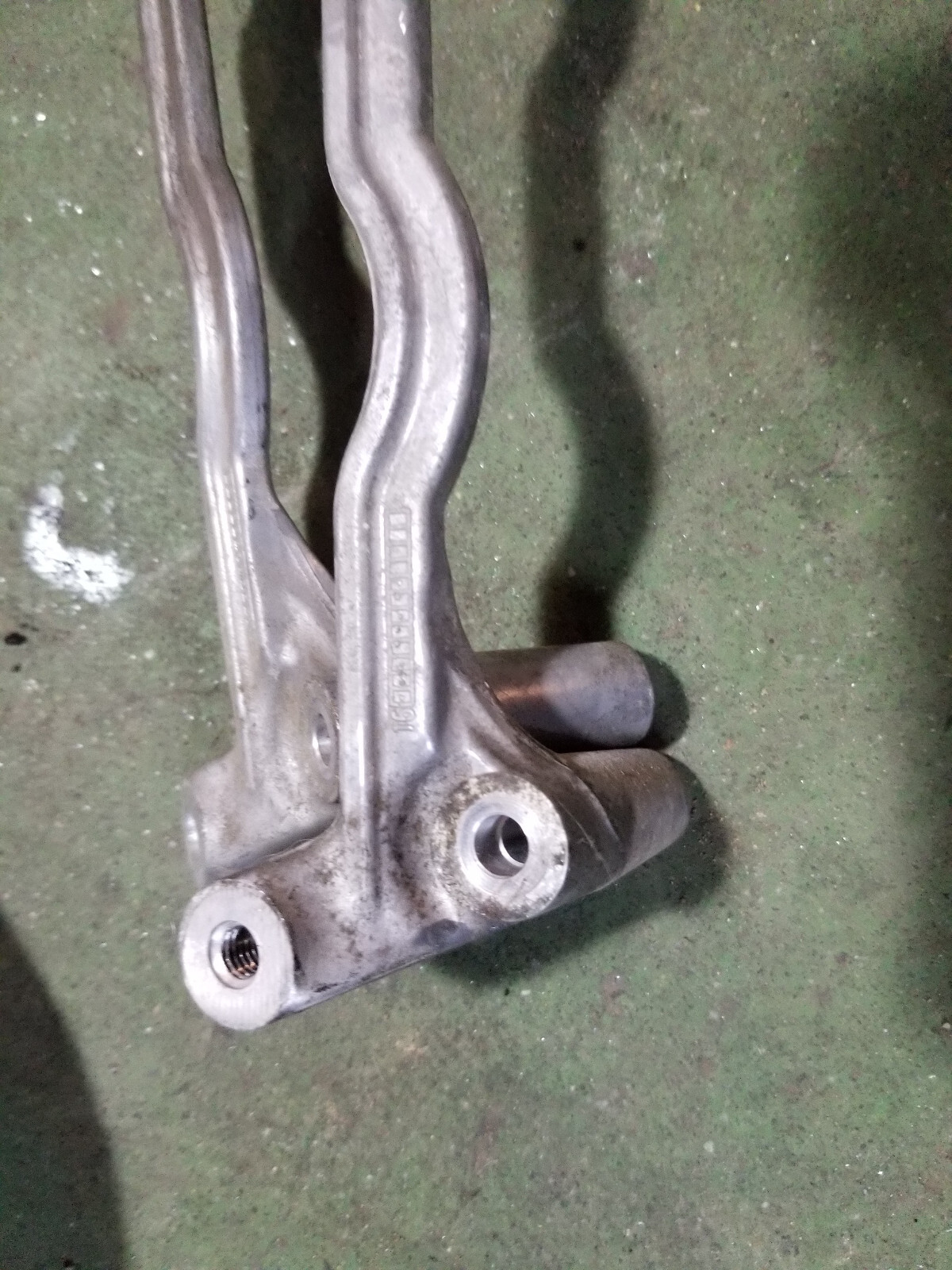 L5P 6.6L DURAMAX GM FUEL RAIL BRACKET SET 12678754 - Picture 2 of 5