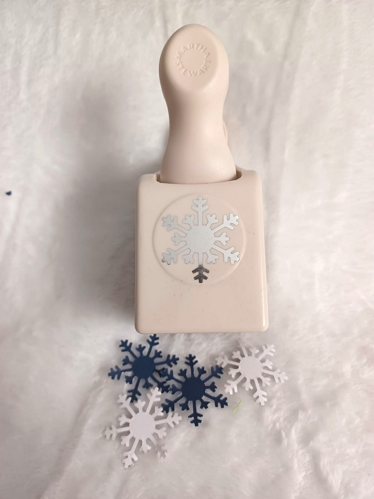 Martha Stewart HIMALAYAN SNOWFLAKE  Paper Punch  Winter