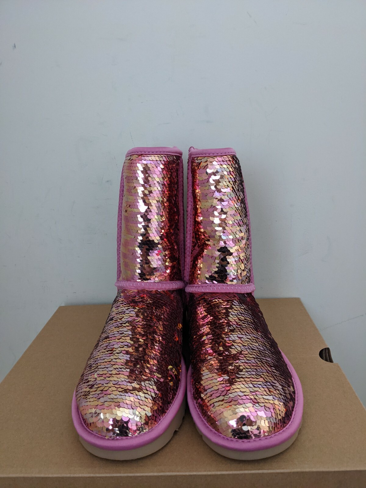 Ugg Australia Womens Classic  Short  Sequin Boot  Size 8 NIB