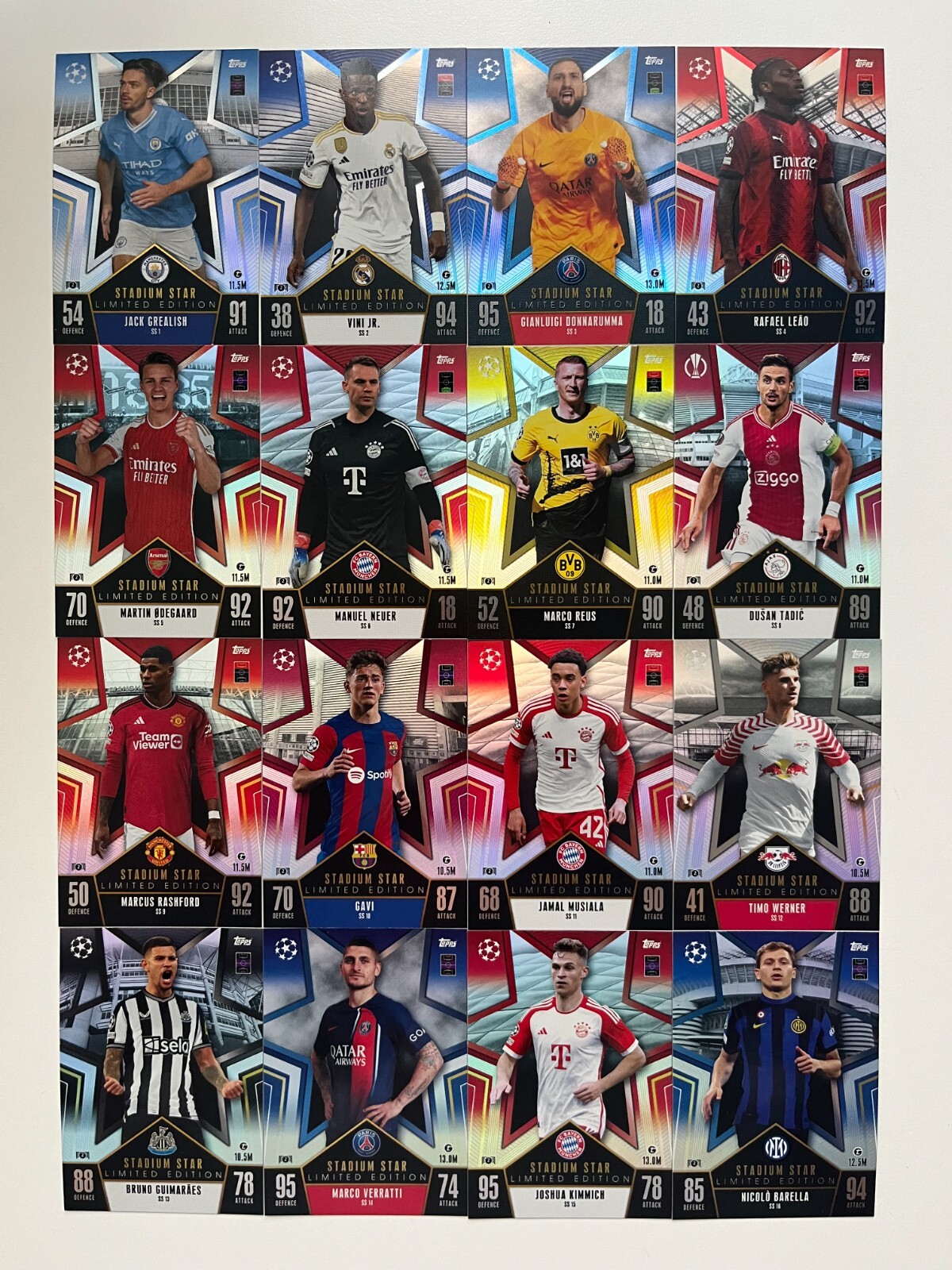 Topps Match Attax 2022/23 Hertha BSC Bundle – Mannschaftspaket + Exklusive Sleeves + Nationalspieler-Karte