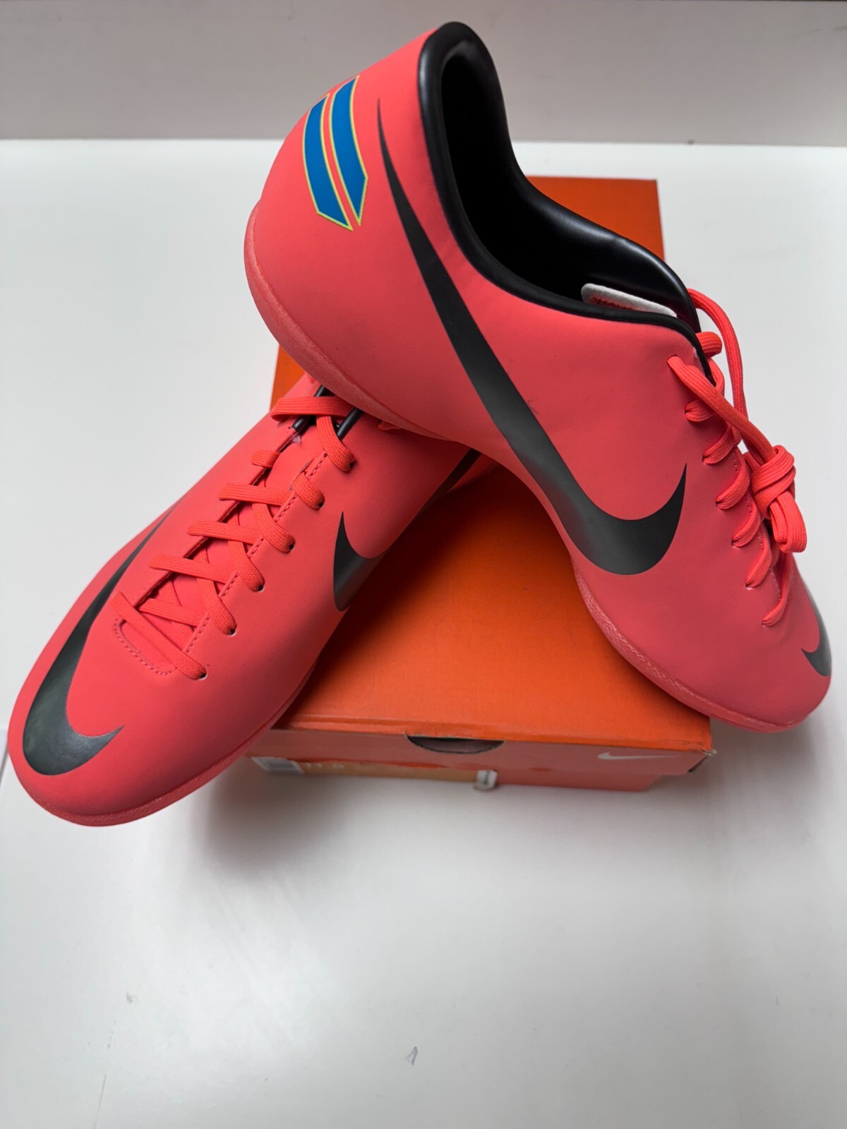 Nike Mercurial Victory III Indoor Men's Soccer Shoe Mango Nike Mercurial Victory III Indoor Men's Soccer Shoe Mango
