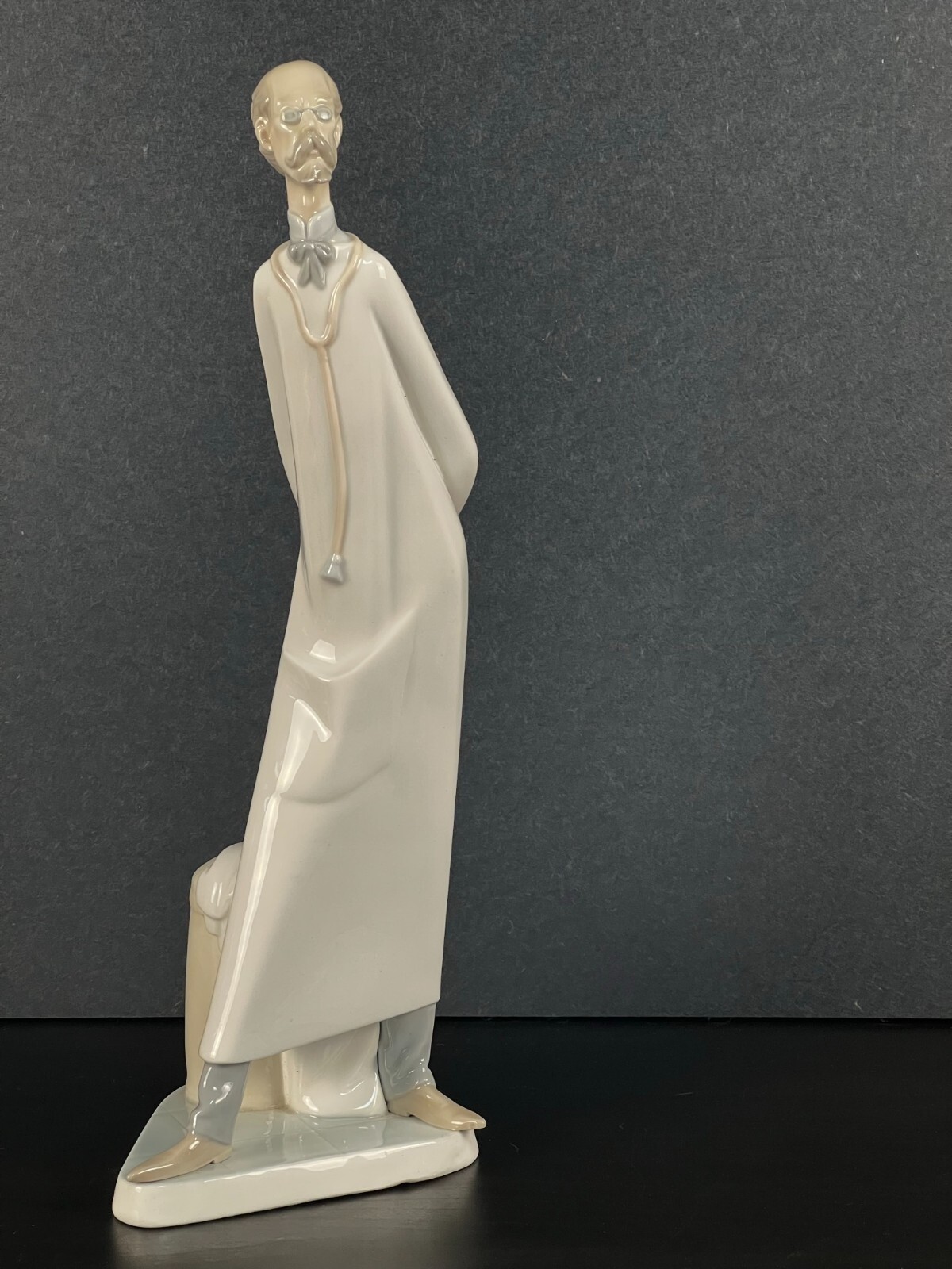 Lladro Doctor 4602 Medico 14