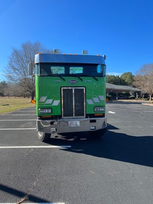 Owner 2002 Peterbilt 362 Green RWD Manual