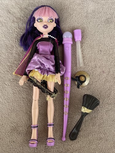 Bratz Bratzillaz Yasmina Clairvoya Magic Night Out Witches Bratz