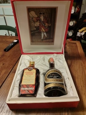Cofanetto Luxury Stewarts Dundee De Luxe 20 Y Whisky E P.E. GUILLOTT Cognac VSOP