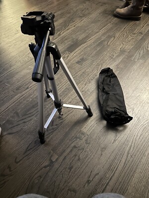 Amazon Basics 60-Inch Lightweight Tripod With a Tripod Carrying Case/Bag