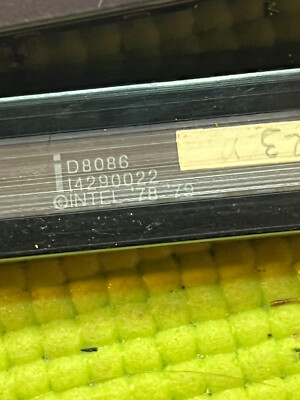 (1 PC) D8086 INTEL 16-BIT, 8MHz, MICROPROCESSOR, CERDIP-40