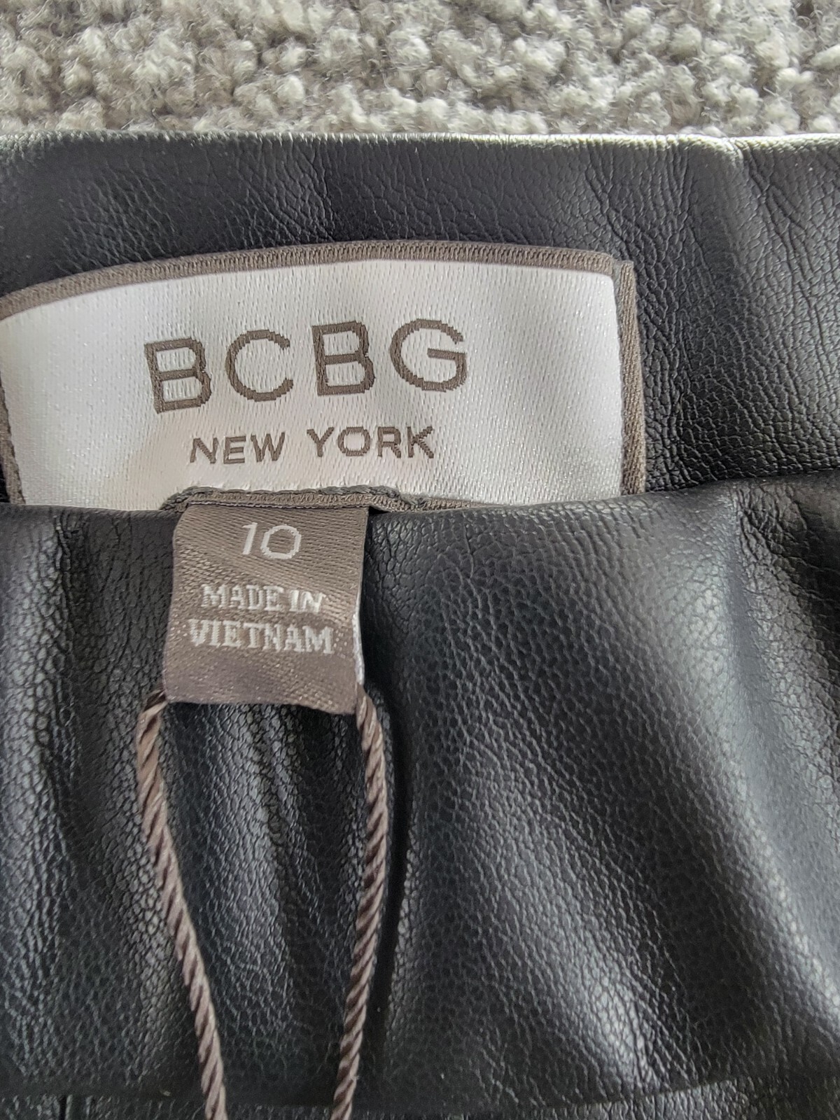 BCBG NEW YORK Faux-Leather Cropped Pants Women's 10 Black Slash Pockets Pull On - Picture 8 of 17