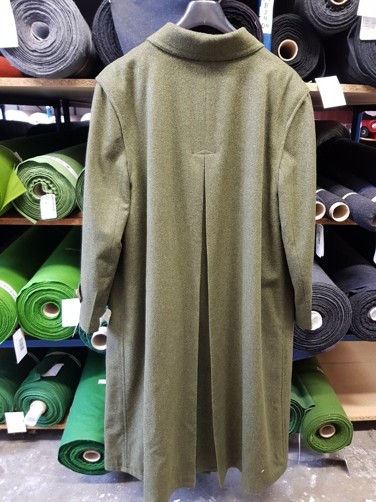 MEHLER LODENMANTEL HERRENMANTEL OLIVGRÜN MIT LEDERKNÖPFEN 80%WOLLE / 20%ALPAKKA