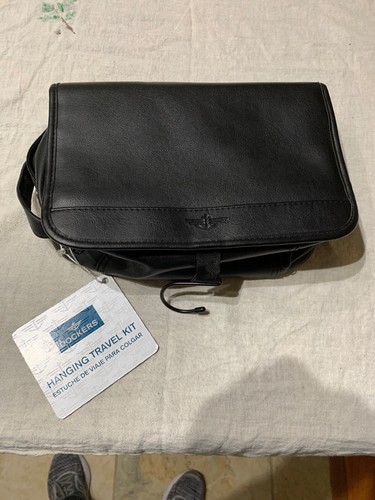 Dockers Hanging Travel Toiletry Kit w Handle Black Zippered Internal Pockets NEW