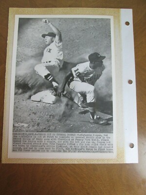 1961   JENSEN OUT ON UNUSUAL DOUBLE PLAY    AP WIRE PHOTO   SEPT 6, 1961  