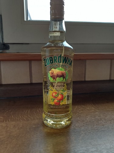 Zubrowka Vodka mit Granatapfel Geschmack Jablko Rajskie polnisch Wodka Grasovka 