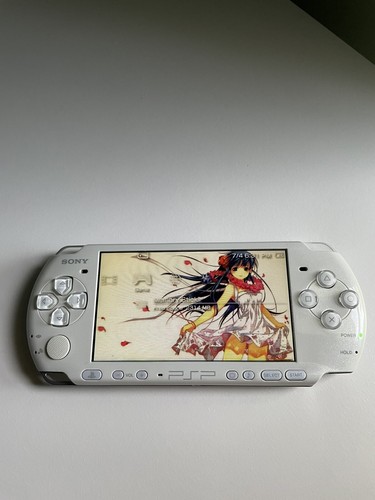 PEARL WHITE Sony PSP 3000 System w/ Charger & 16gb Memory