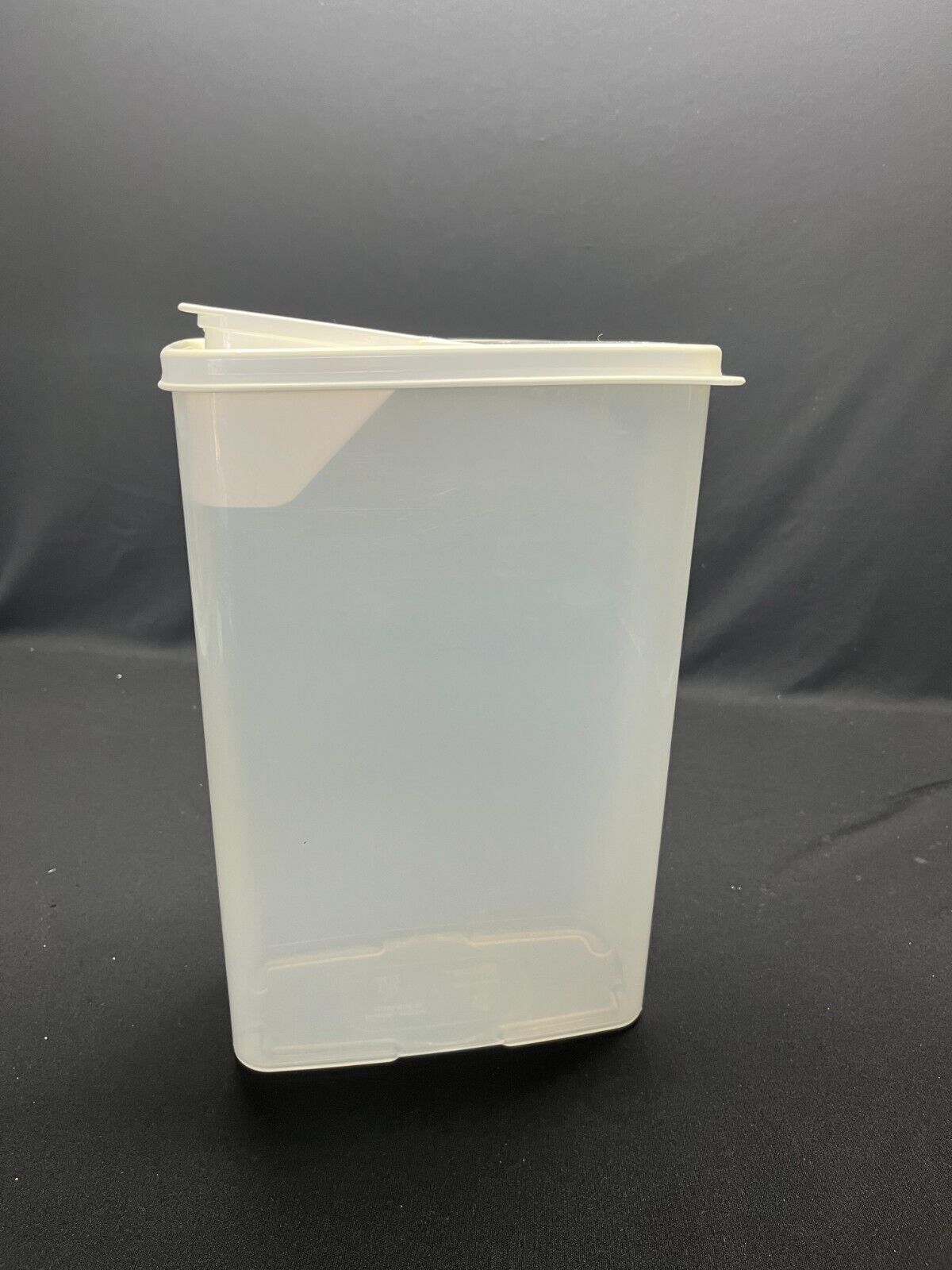 4 Quart Flip Top Easy Pour
