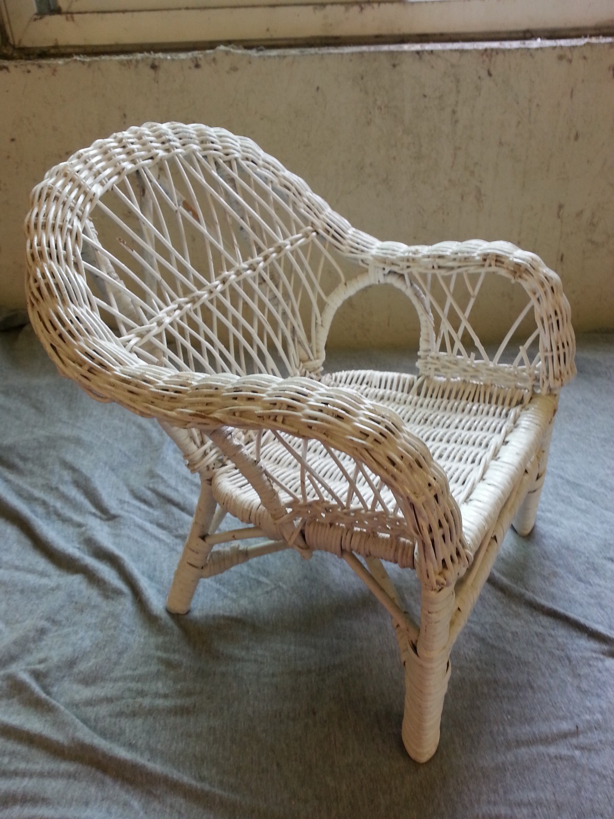 VINTAGE WICKER DOLL CHAIR DECOR