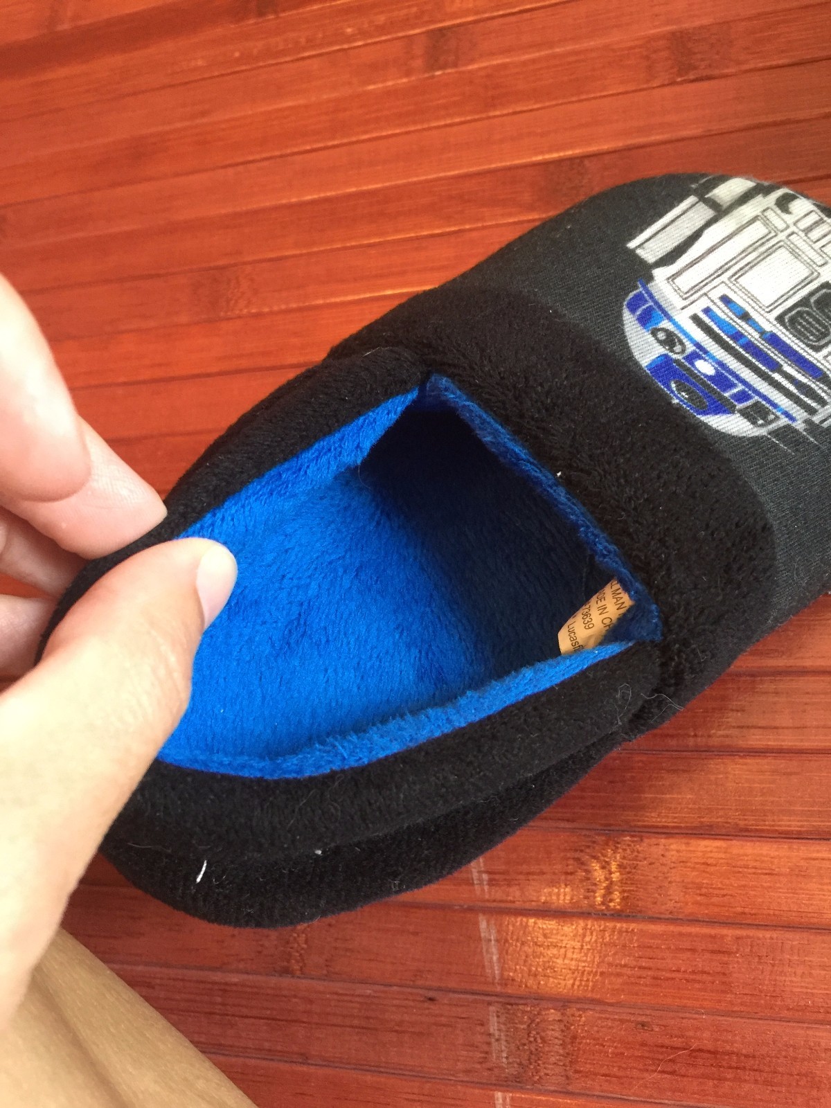 BOYS STARWARS SLIPPERS SIZE 9/10 BLACK/BLUE FLEECE EUC SHO73