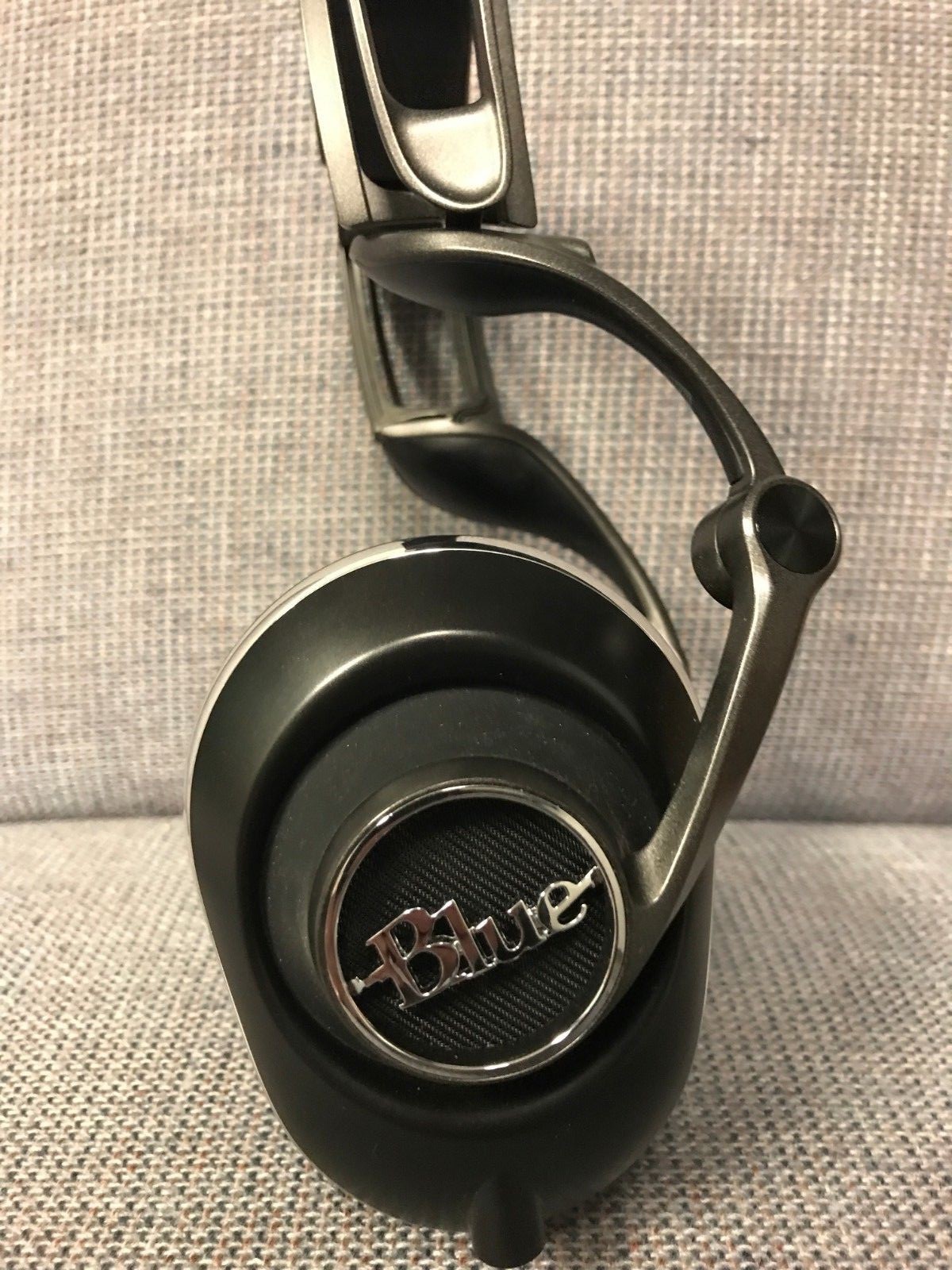 Blue  Mo-Fi Powered High Fidelity Headphones - Awesome Sound!