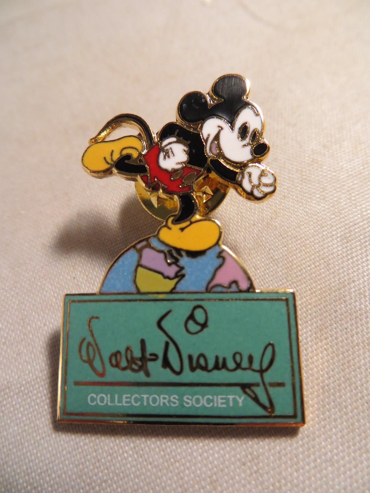 Disney Pin 1375 WDCC  2000 Membership Pin Mickey On 