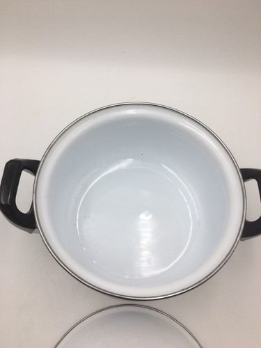 ENAMELWARE 2 QUART FLORAL POT WITH LID.