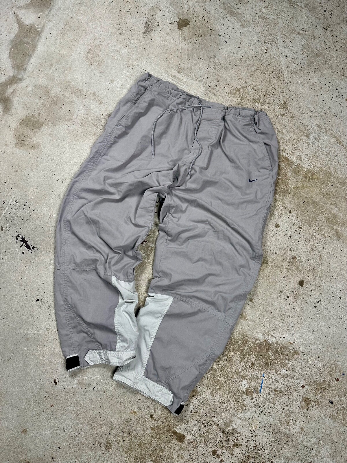 ウォーキング・ランニングウェア 00s NIKE gray cyber tech nylon pants Y2K ウォーキング・ランニングウェア 00s NIKE gray cyber tech