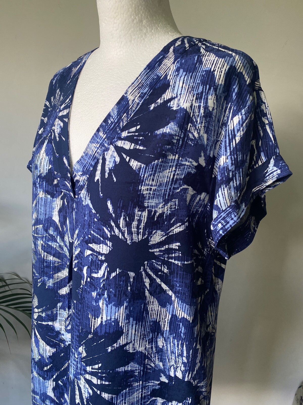 GAP VNK Dress Day Dress Size S Blue Floral - Picture 2 of 5