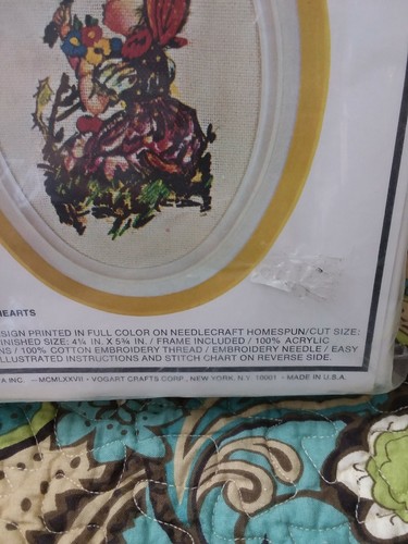 LITTLE SWEETHEARTS BUTTERFLY # 2563 CREWEL STITCHERY KIT OVAL FRAME VINTAGE New