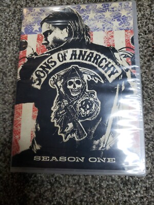 SONS OF ANARCHY: Season 1 Ron Perlman, Kim Coates, Charlie Hunnam Katey Sagal