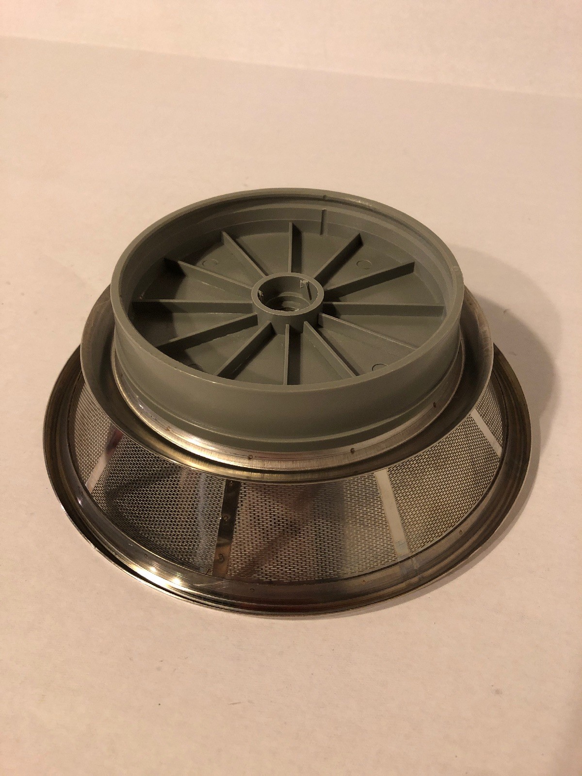 L'EQUIP JUICER PULP EJECTOR Model 221 PULP BLADE SCREEN Replacement Part