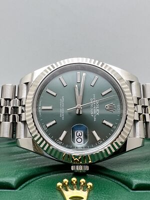 Pre-owned Rolex Datejust 41 126334 18k Fluted Mint Green Dial Jubilee Box Papers