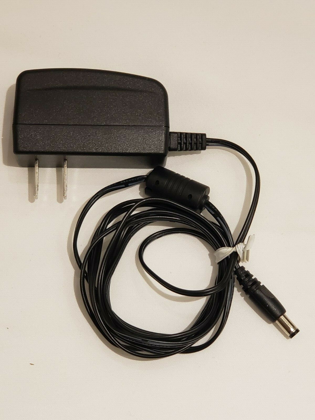 UBEE / DVE SWITCHING ADAPTER DSA-12G-12AUS 120120 100-120V 50/60Hz 0.3A