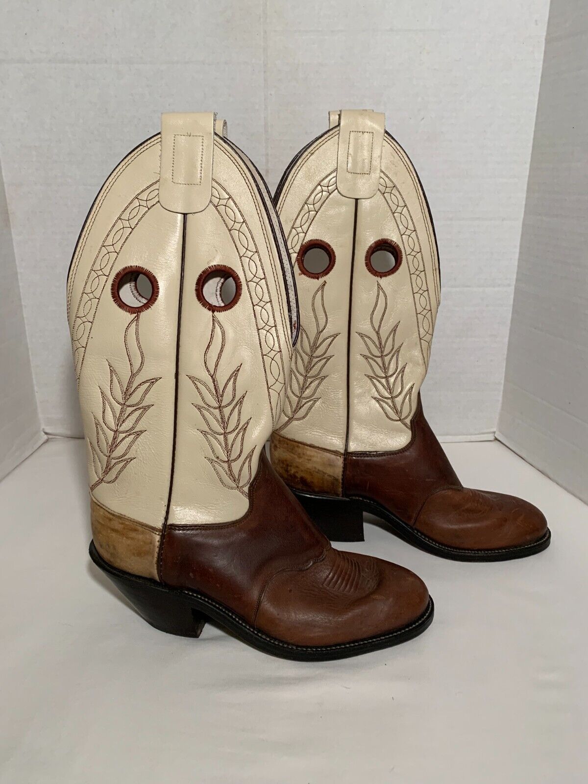 Size 8.5 D - Nice Pair Of Boots