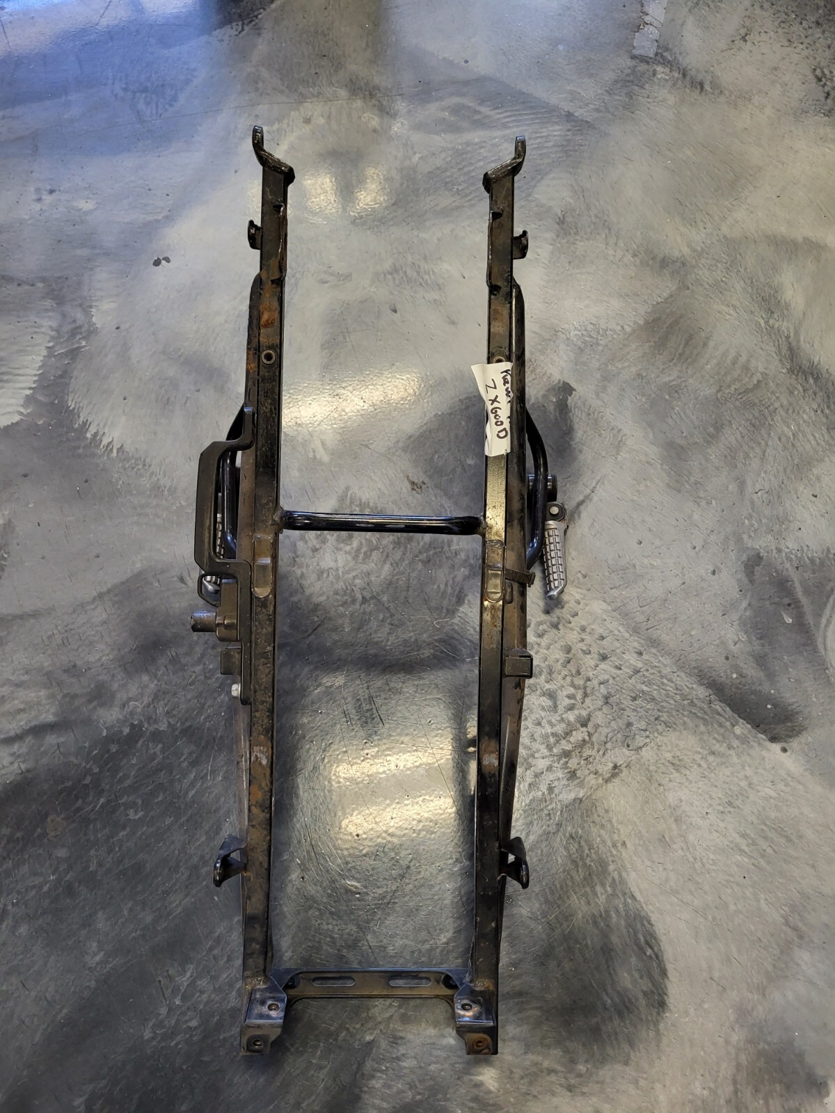 かん15BOX Used OEM 1991-1993 Kawasaki ZX600D Rear Subframe 32160-1120