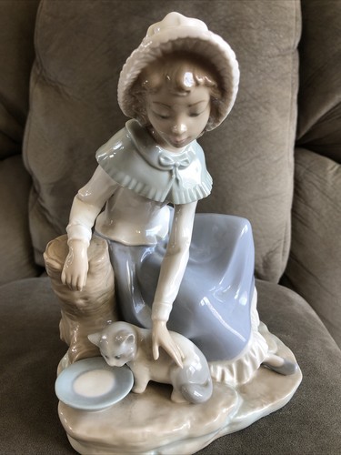 NAO Lladro “Milk for the Cat” Porcelain Figurine #284 | eBay