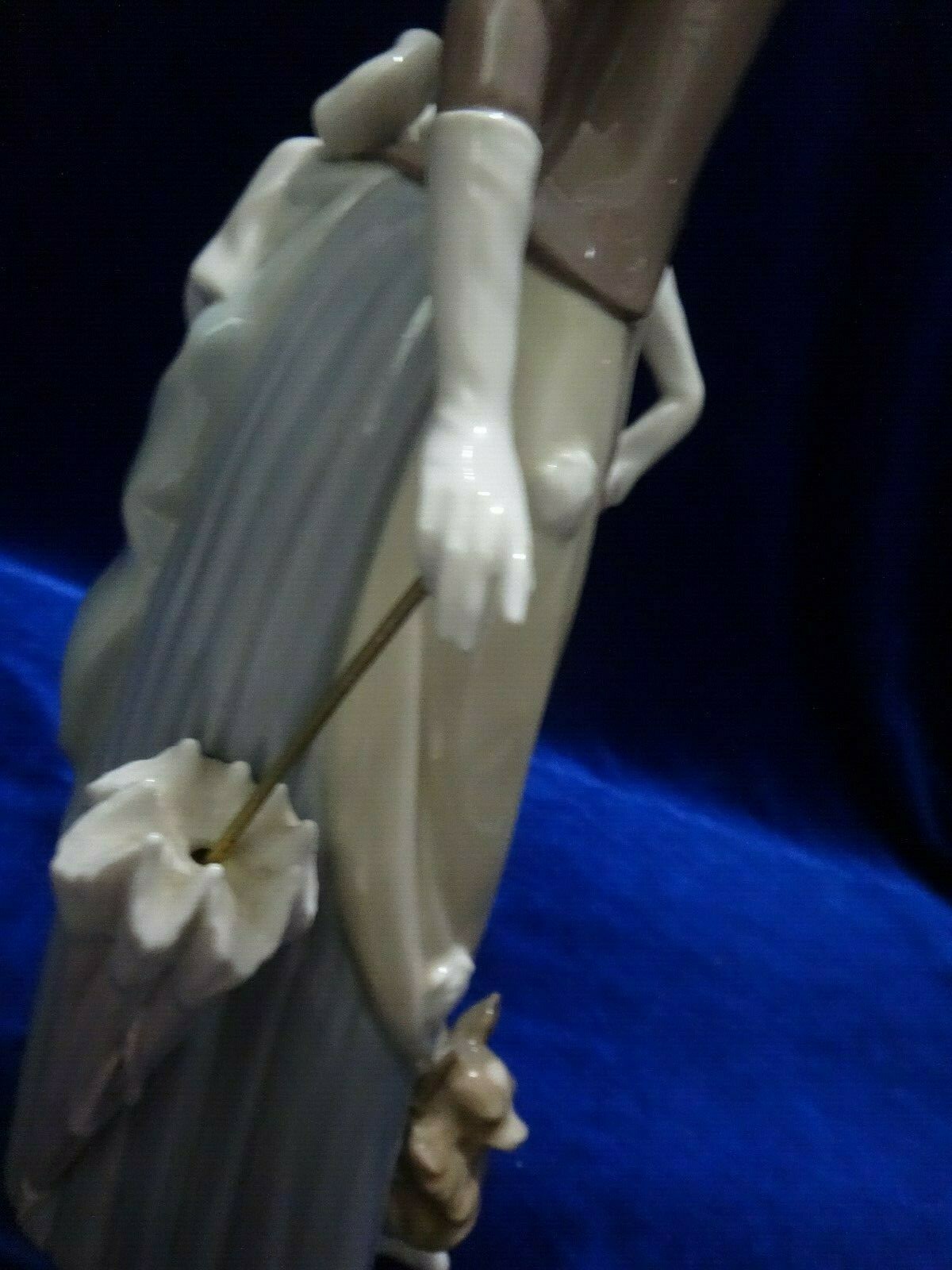 Lladro 4761 Woman w/Dog