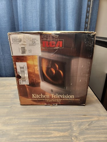 VINTAGE RCA CRT TV Model E09310WH Retro 9 Inch Kitchen TV Br