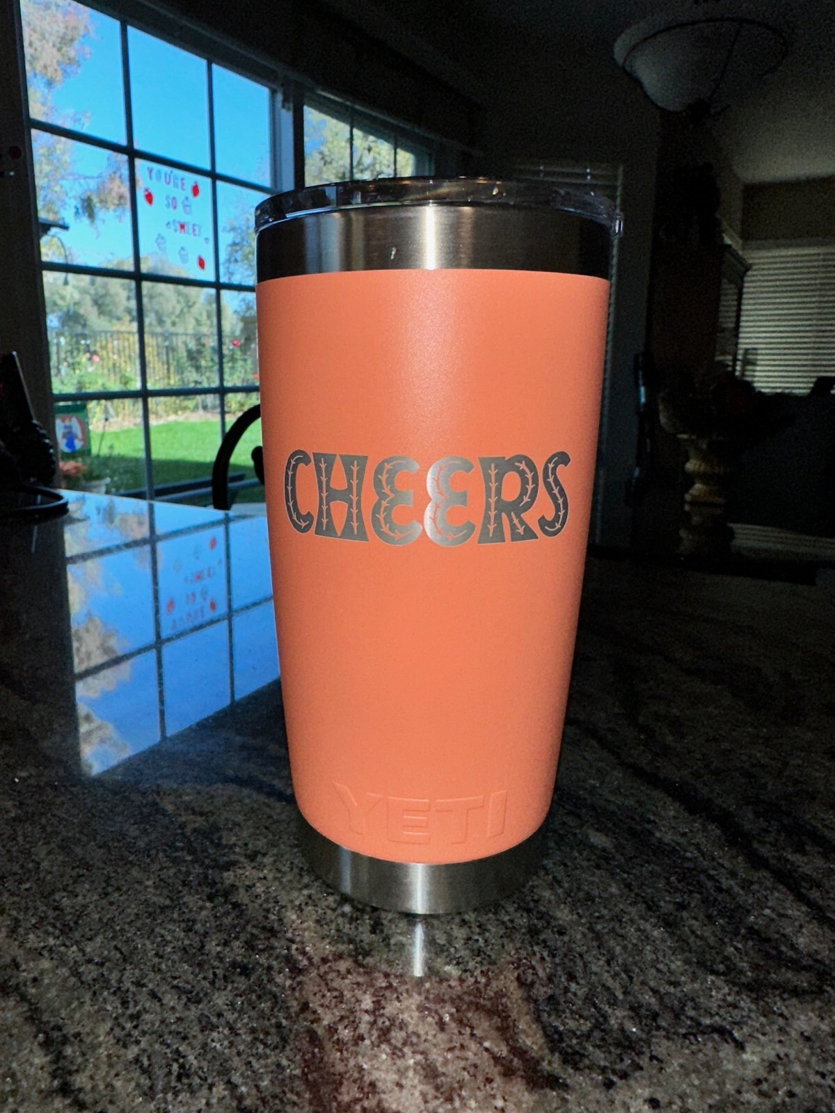 限定版 Yeti Rambler Bottle 18oz Coral YETI Rambler 18 oz Insulated Water Bottle w/ Chug Cap
