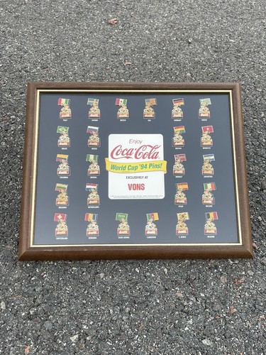 1994ワールドカップ記念ピンバッチ Vintage 90s 1994 World Cup Coca Cola Country Soccer Flag
