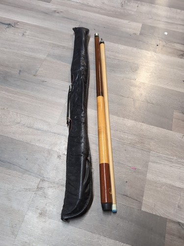 Dufferin 19oz 2 Piece Pool Cue with Inlay Red Maple Leaf Vtg Made in Canada