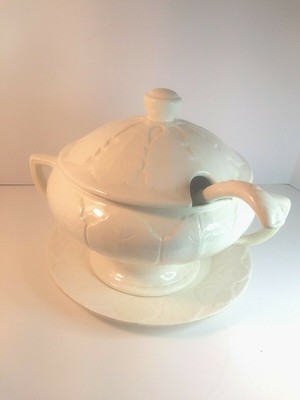 Yellow Ceramic Tureen Casserole Serving Dish Bowl Lid USA Kitchen Shelf Home Decor Mid Century Modern Retro Vintage