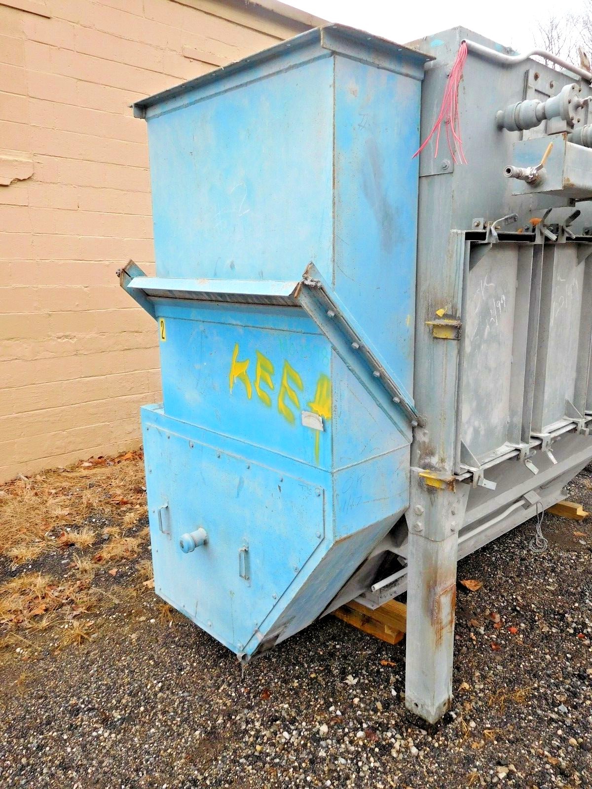 MO-2598, WHEELABRATOR 46 MPF DUST COLLECTOR. 9600 CFM. 24 FILTER ELEMENT.
