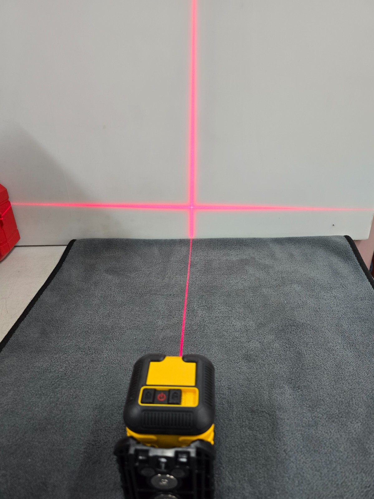Dewalt  36 ft. Red Self-Leveling Cross Line Laser Level Batteries & Case DW08802