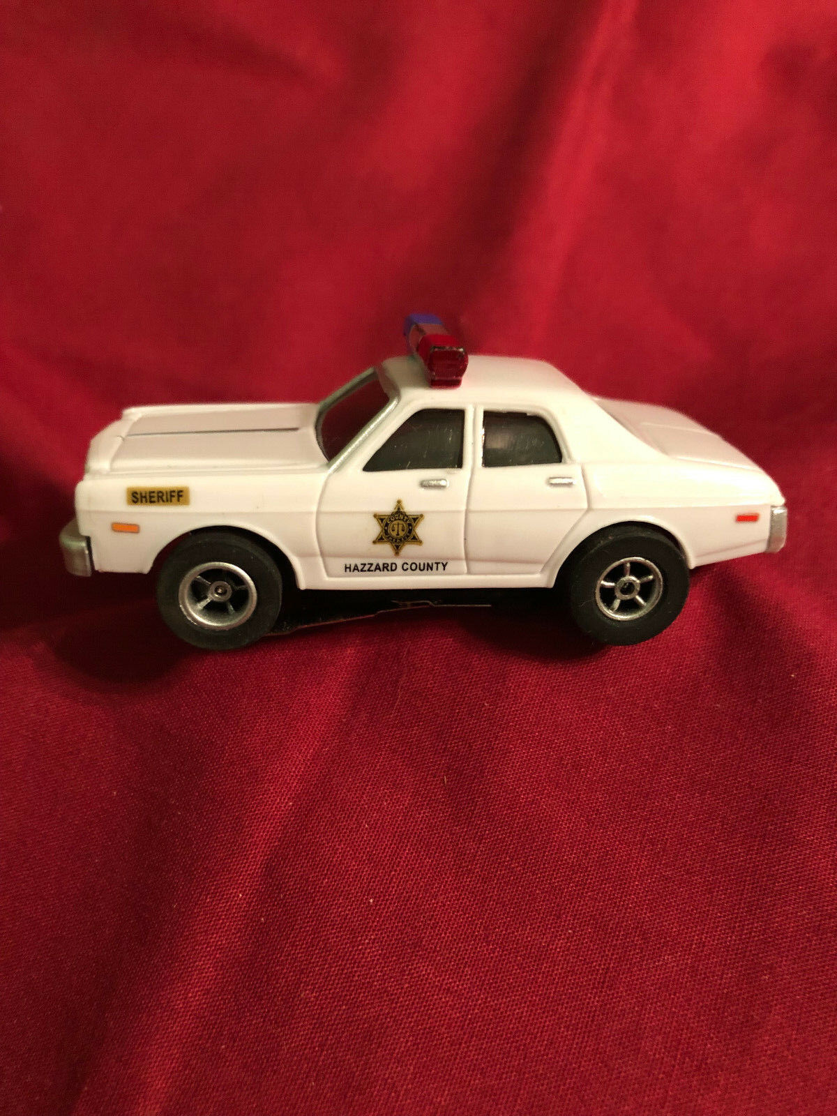 2006 Electric Slot Car Sheriff Roscoes DODGE MONACO Hazzard County..  Auto World