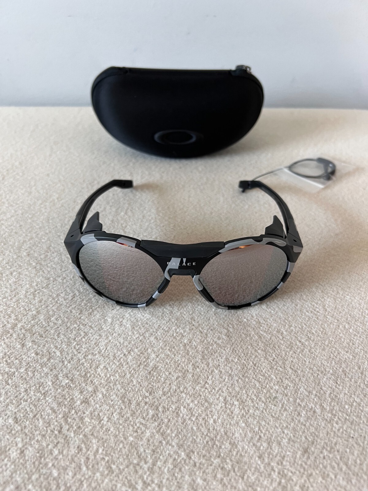 Palace x Oakley Clifden Sunglasses - Night Cloud - NEW | eBay Palace x Oakley Clifden Sunglasses - Night Cloud - NEW | eBay