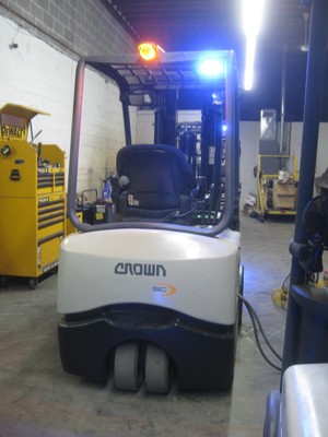 2013 CROWN SC5245-40 Electric FORKLIFT W Cascade Push Pull Attachment