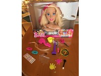 barbie flip & reveal styling head