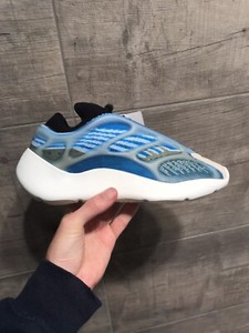 yeezy 700 retail price aud