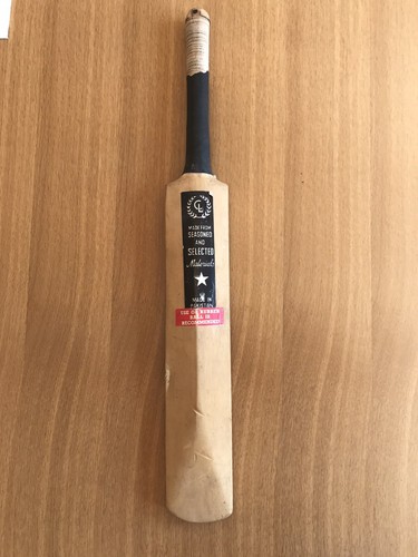 CRICKET SCHLÄGER